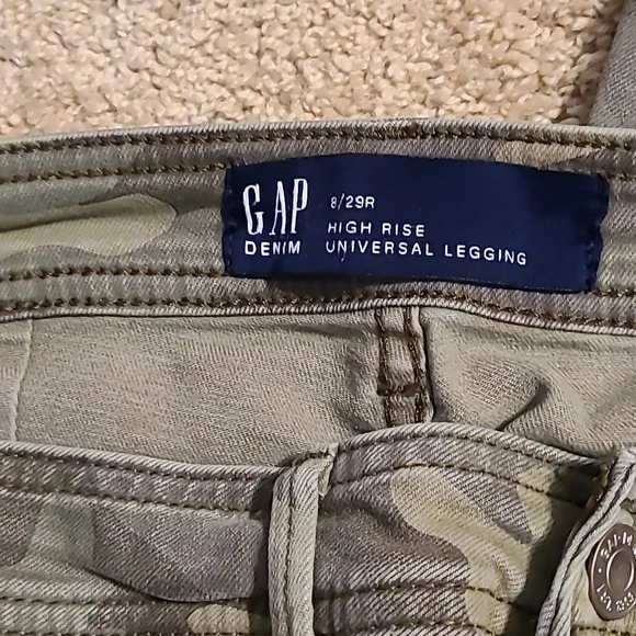 Gap High Rise Camo Jeans - Picture 2 of 2